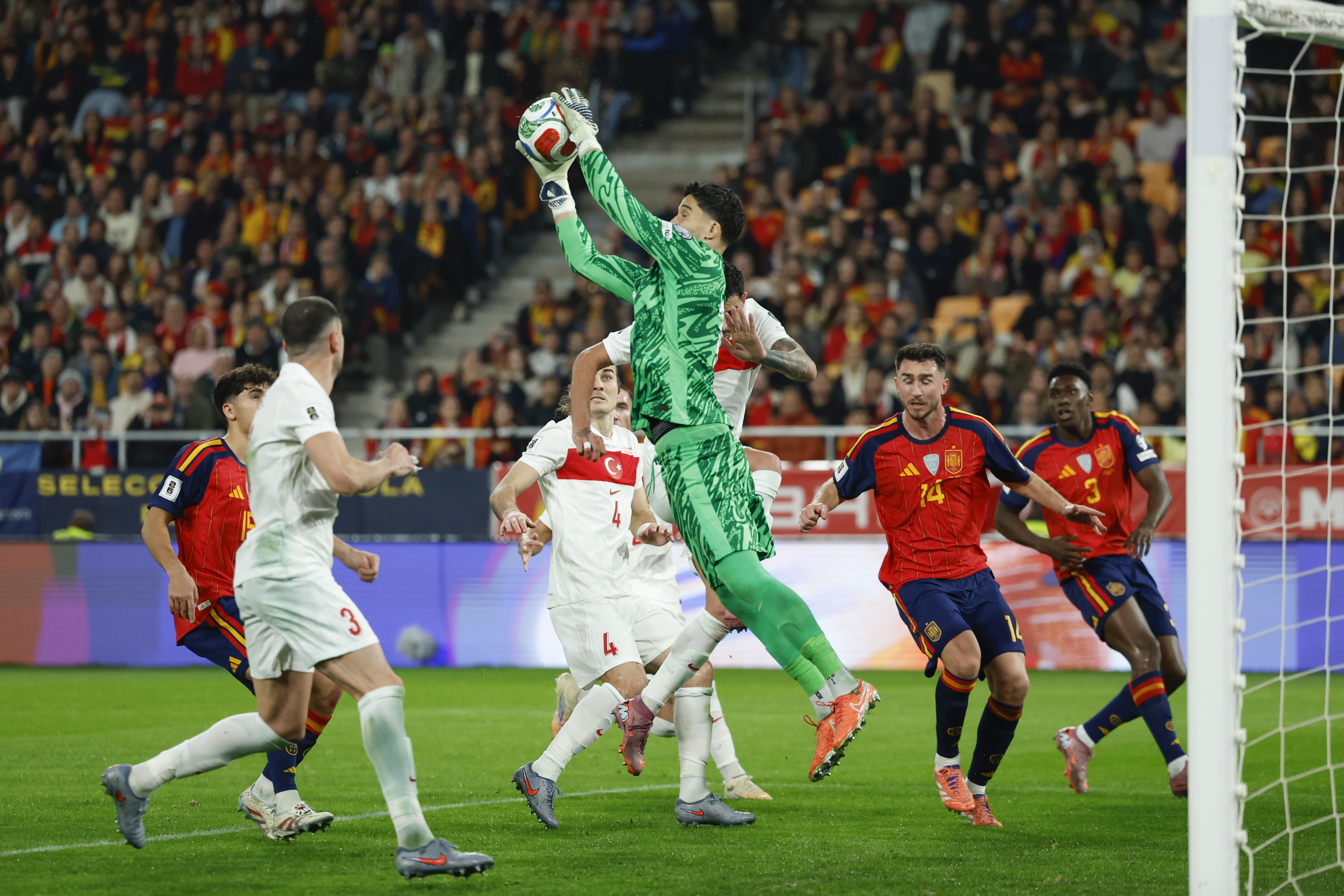 荷兰战平土耳其，小组领先优势继续