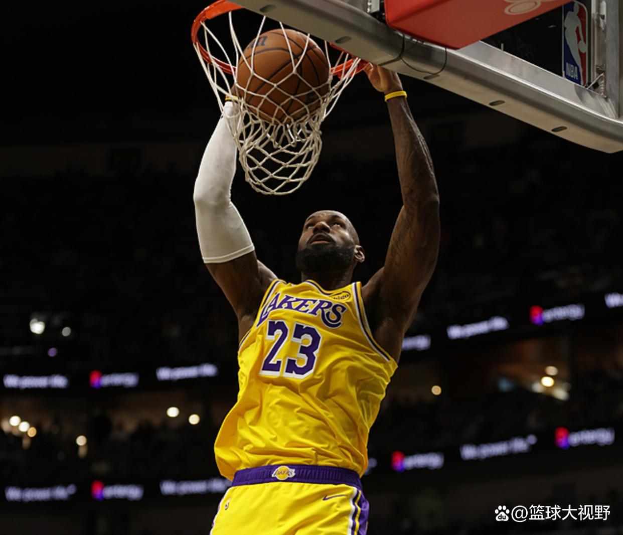 骑士遭遇湖人逆转，士气低迷局势凶险