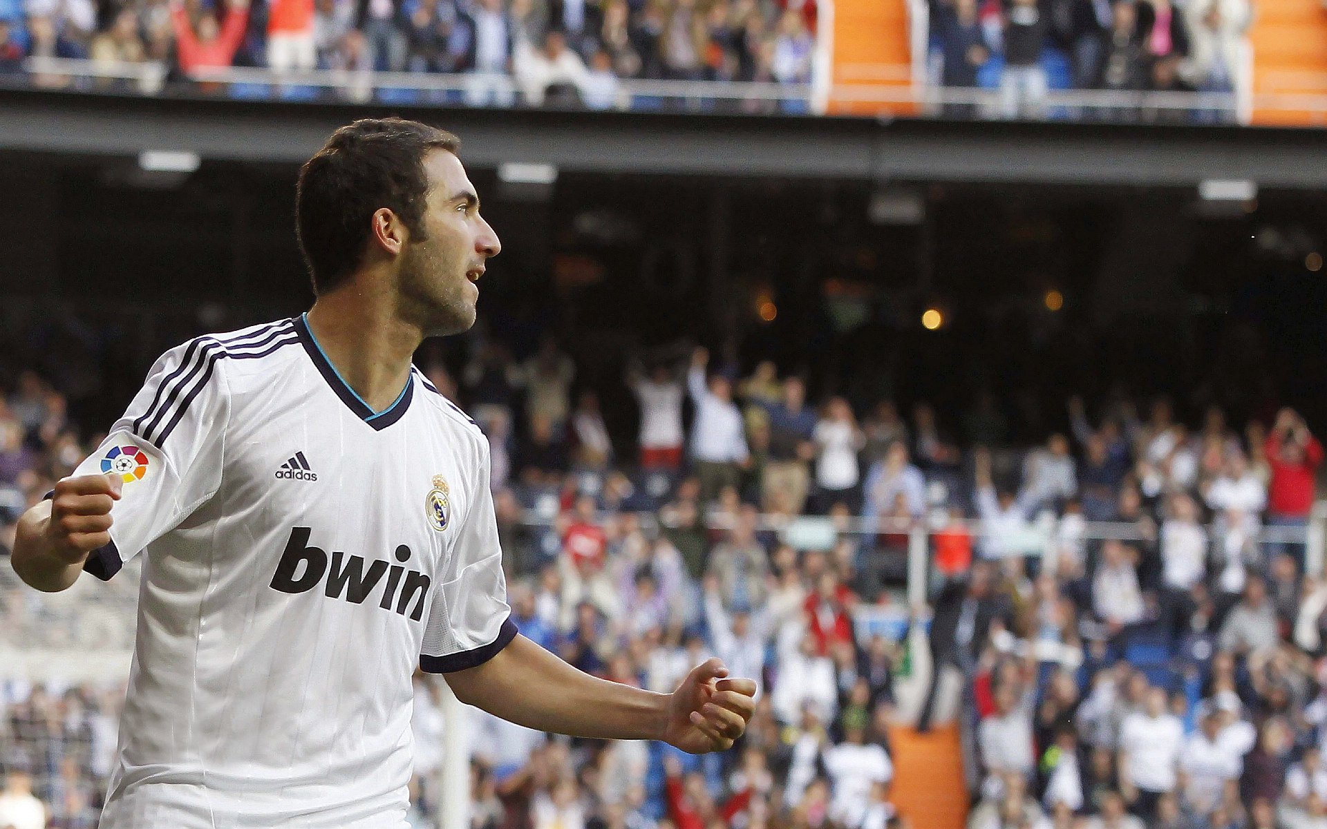 亚洲智慧融入德式战车,勒沃库森如何以战术压制,在焦点战中重塑意甲对决观