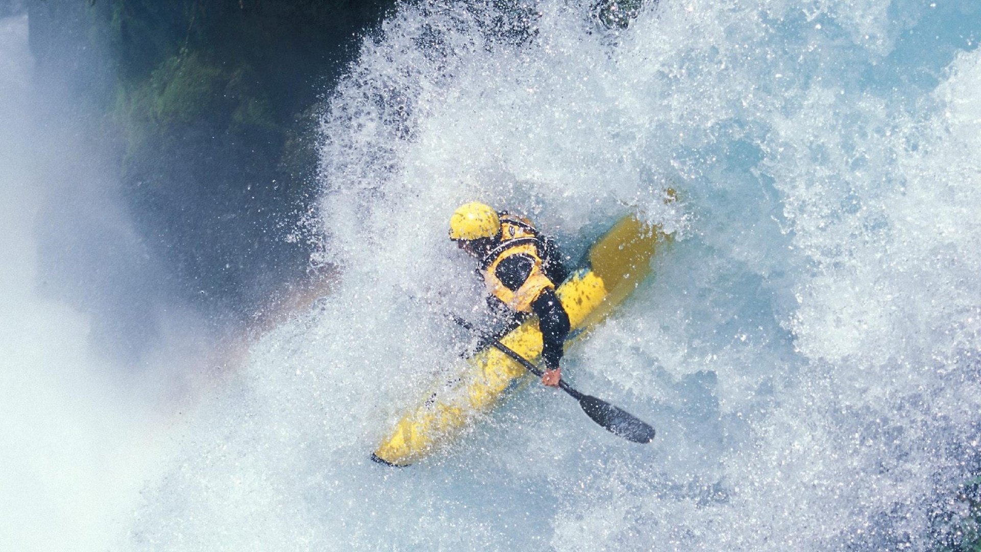 赛道与球场，F1街道赛之夜与库里式防守的艺术